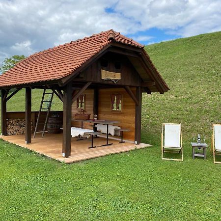 Wooden Hut At Tourist Farm Artisek Villa Store Exterior foto
