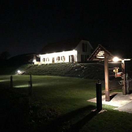Wooden Hut At Tourist Farm Artisek Villa Store Exterior foto