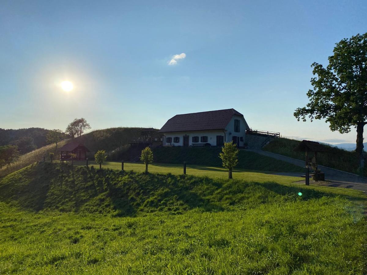 Wooden Hut At Tourist Farm Artisek Villa Store Exterior foto