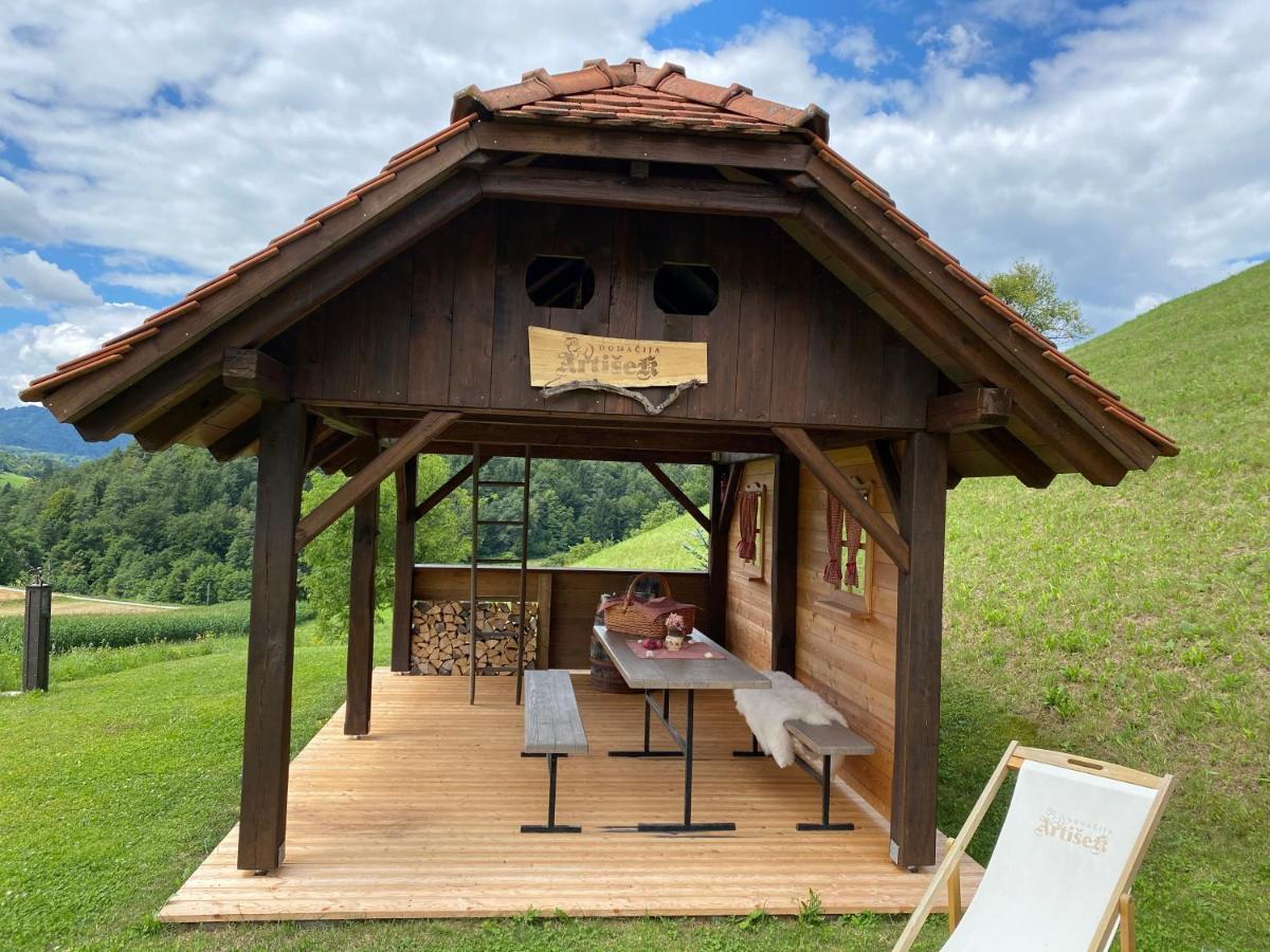 Wooden Hut At Tourist Farm Artisek Villa Store Exterior foto
